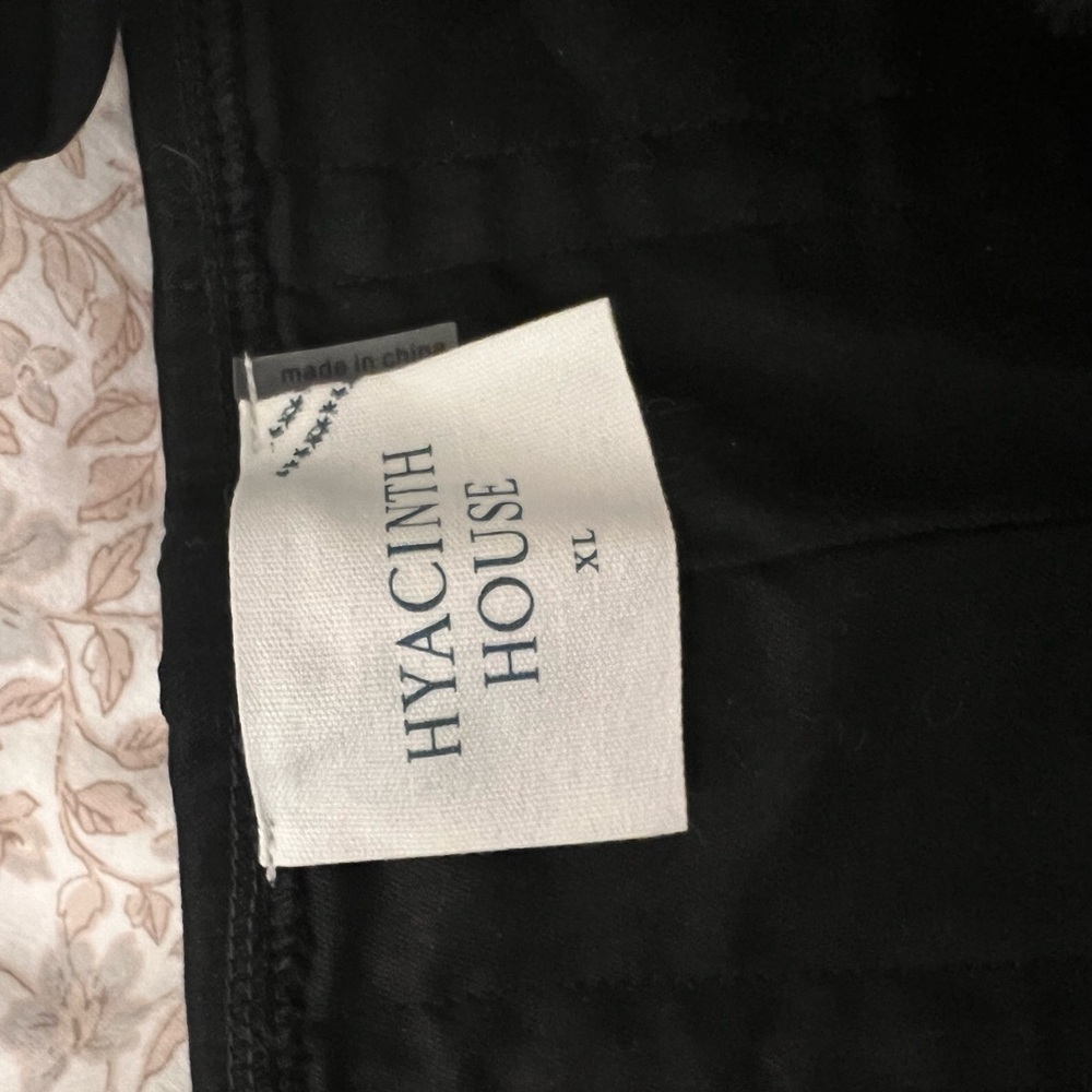 Chic Black Women's Tank Top - Picture 3 of 3